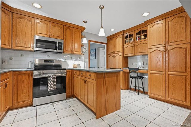 980 Washington Avenue, Westbury, NY 11590