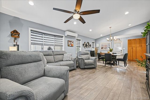 980 Washington Avenue, Westbury, NY 11590