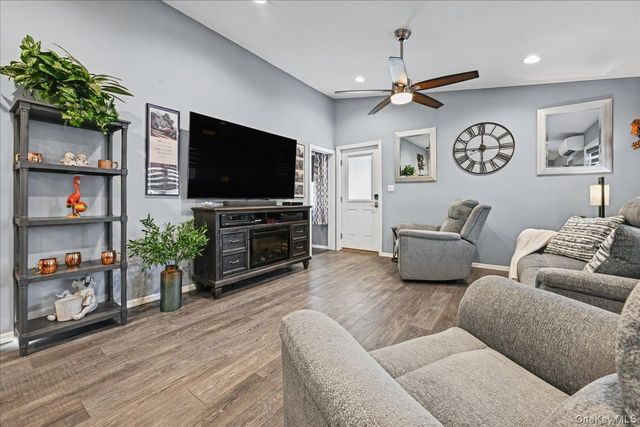 980 Washington Avenue, Westbury, NY 11590
