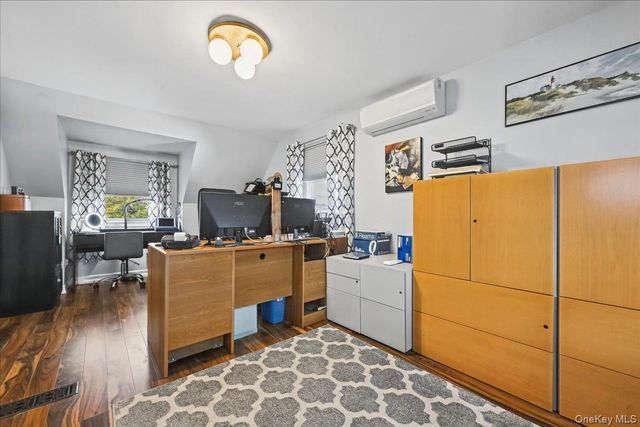 980 Washington Avenue, Westbury, NY 11590
