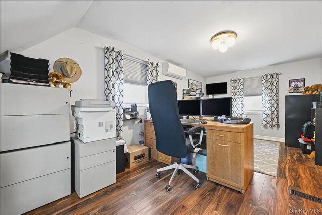 980 Washington Avenue, Westbury, NY 11590