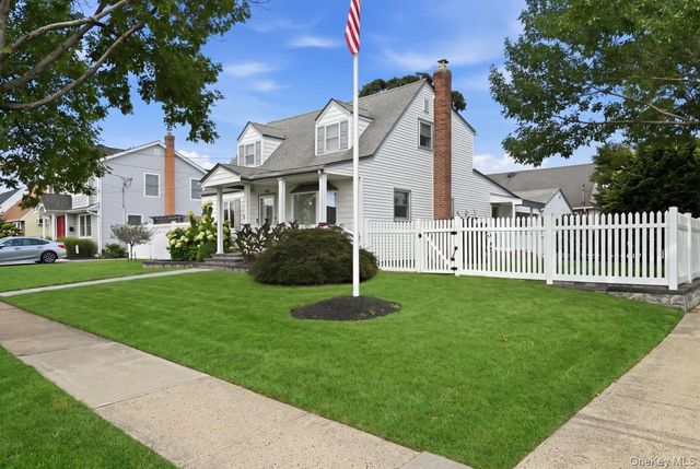 980 Washington Avenue, Westbury, NY 11590
