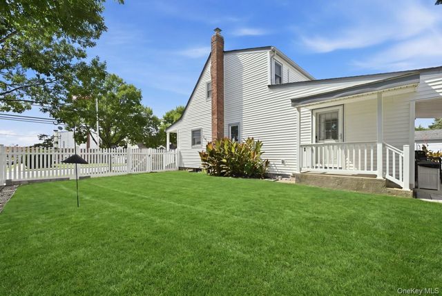 980 Washington Avenue, Westbury, NY 11590