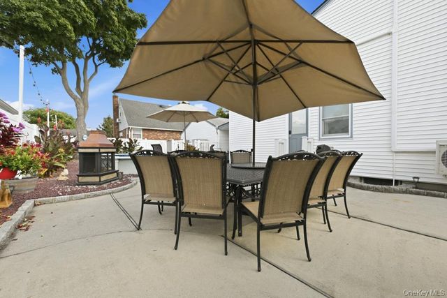 980 Washington Avenue, Westbury, NY 11590