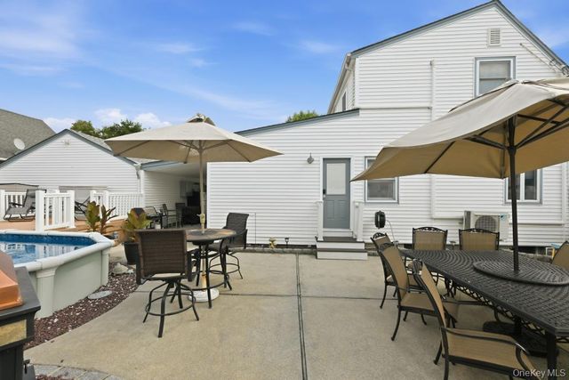 980 Washington Avenue, Westbury, NY 11590