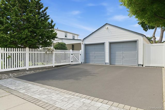 980 Washington Avenue, Westbury, NY 11590