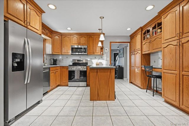 980 Washington Avenue, Westbury, NY 11590