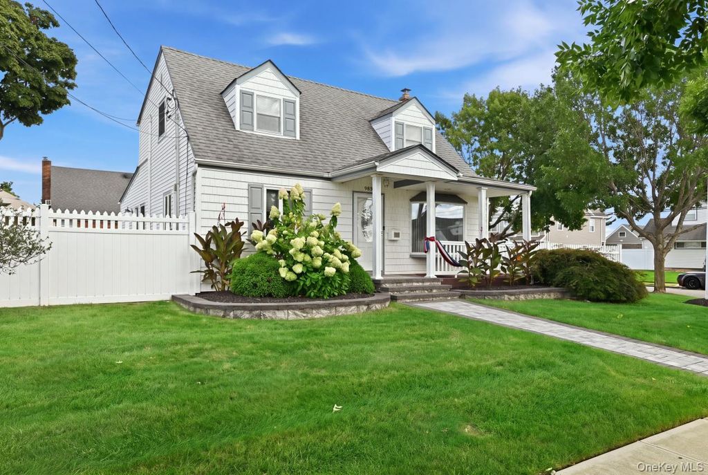 980 Washington Avenue, Westbury, NY 11590 — exterior