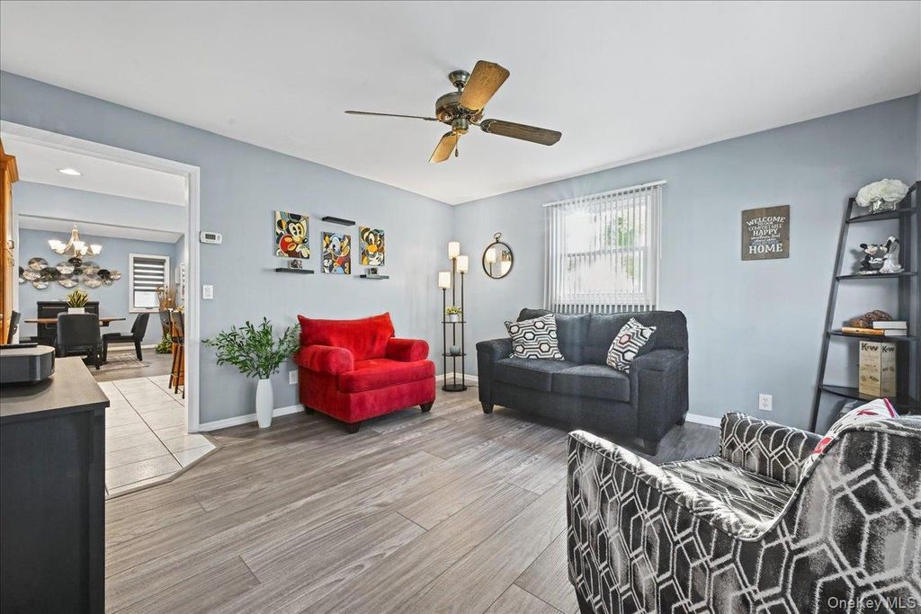 980 Washington Avenue, Westbury, NY 11590 — photo 5