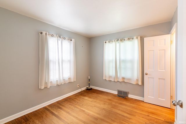 823 W Grove Street, Mishawaka, IN 46545