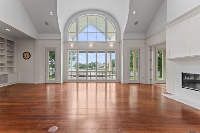 231 Grand Lakes Dr, Baton Rouge, LA 70810