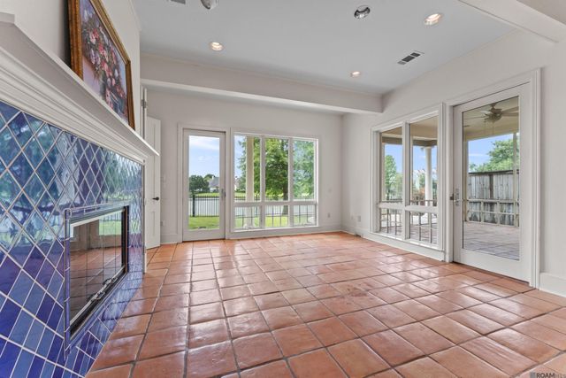 231 Grand Lakes Dr, Baton Rouge, LA 70810