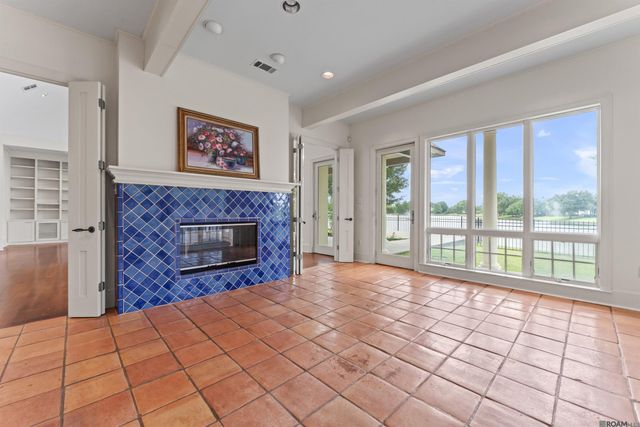 231 Grand Lakes Dr, Baton Rouge, LA 70810