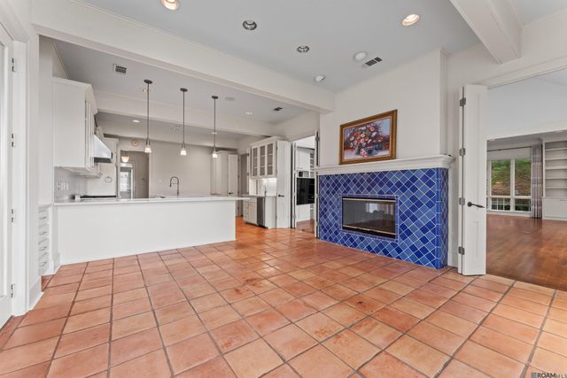 231 Grand Lakes Dr, Baton Rouge, LA 70810