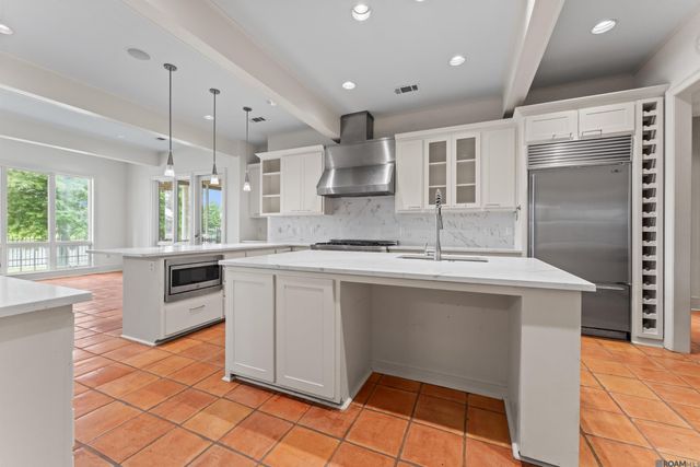 231 Grand Lakes Dr, Baton Rouge, LA 70810