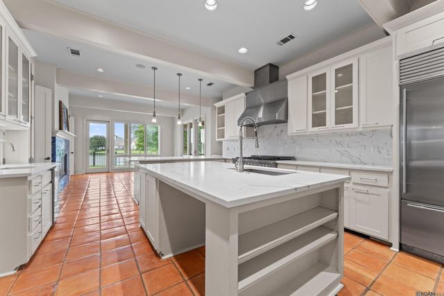 231 Grand Lakes Dr, Baton Rouge, LA 70810