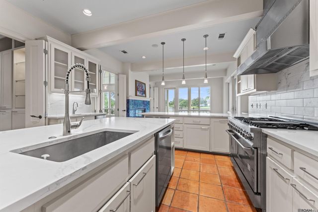231 Grand Lakes Dr, Baton Rouge, LA 70810