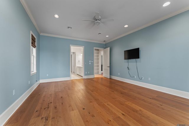 231 Grand Lakes Dr, Baton Rouge, LA 70810