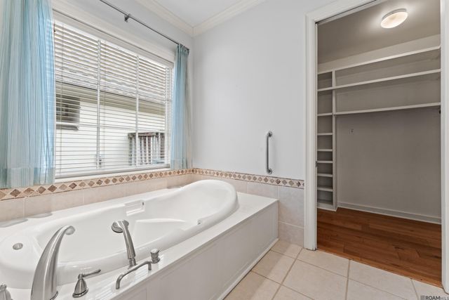 231 Grand Lakes Dr, Baton Rouge, LA 70810