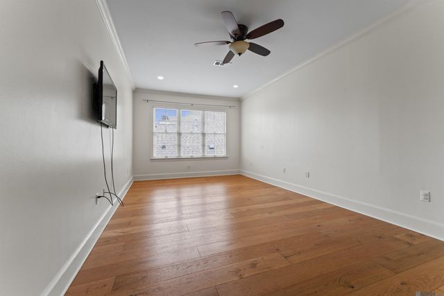 231 Grand Lakes Dr, Baton Rouge, LA 70810
