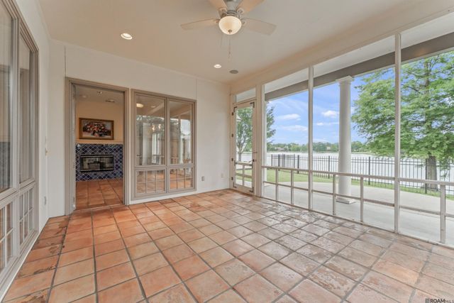 231 Grand Lakes Dr, Baton Rouge, LA 70810