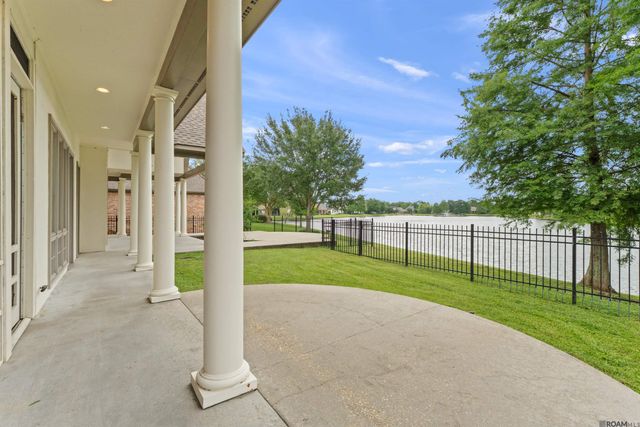231 Grand Lakes Dr, Baton Rouge, LA 70810