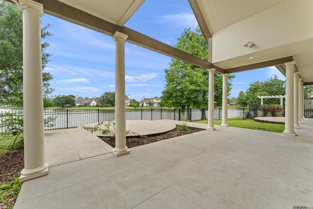 231 Grand Lakes Dr, Baton Rouge, LA 70810