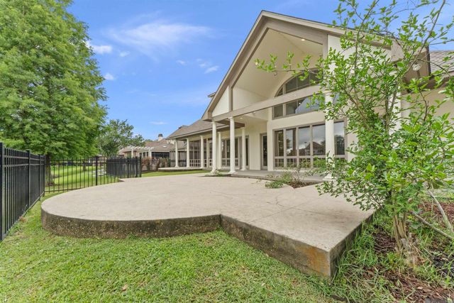 231 Grand Lakes Dr, Baton Rouge, LA 70810