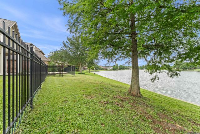 231 Grand Lakes Dr, Baton Rouge, LA 70810