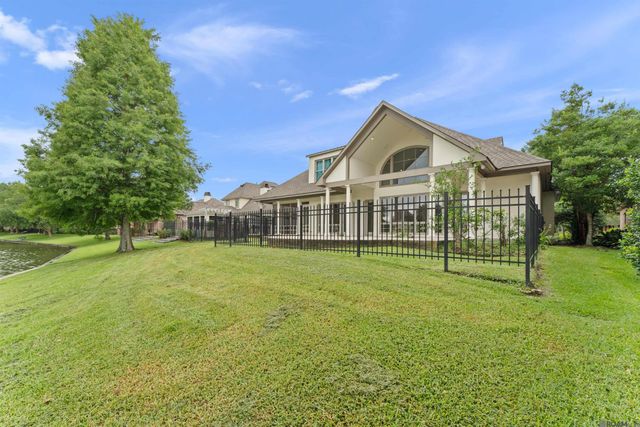 231 Grand Lakes Dr, Baton Rouge, LA 70810