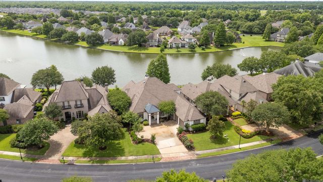 231 Grand Lakes Dr, Baton Rouge, LA 70810