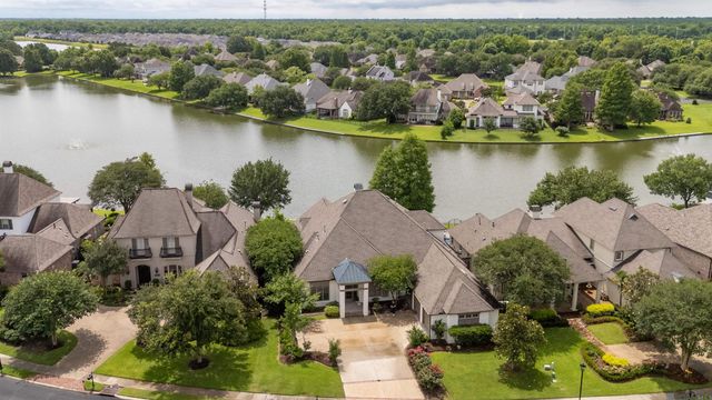 231 Grand Lakes Dr, Baton Rouge, LA 70810