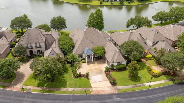 231 Grand Lakes Dr, Baton Rouge, LA 70810