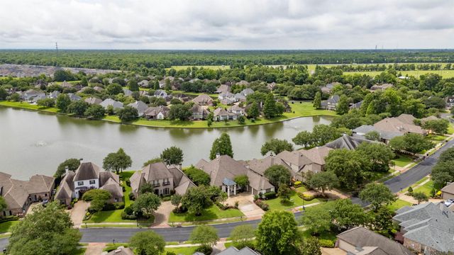 231 Grand Lakes Dr, Baton Rouge, LA 70810