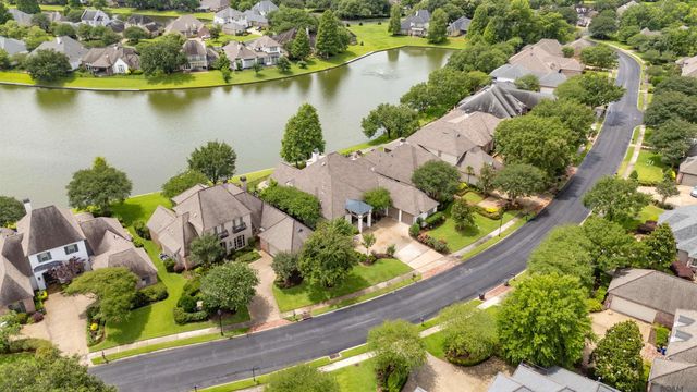 231 Grand Lakes Dr, Baton Rouge, LA 70810