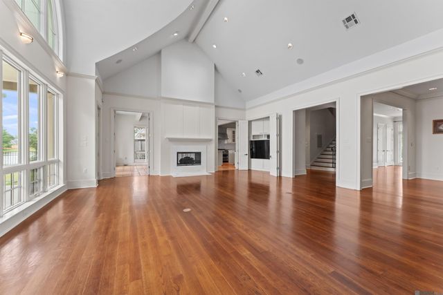 231 Grand Lakes Dr, Baton Rouge, LA 70810