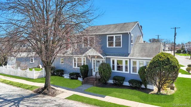 24 W Dover Street, Valley Stream, NY 11580