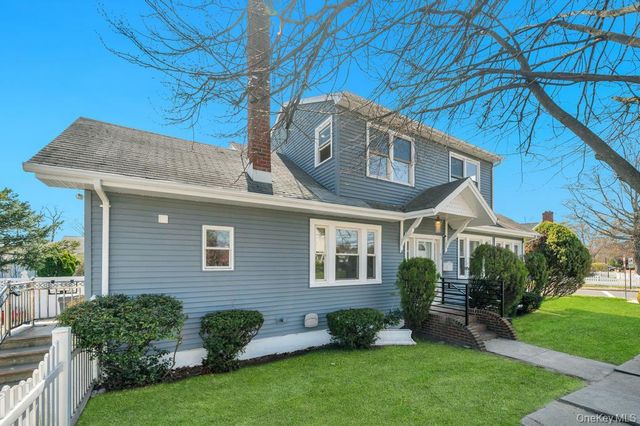 24 W Dover Street, Valley Stream, NY 11580