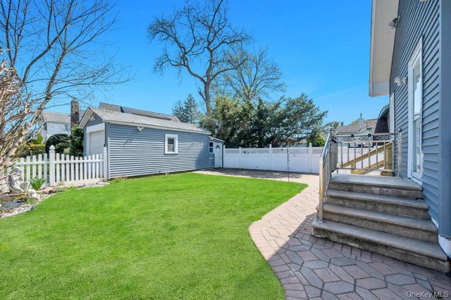 24 W Dover Street, Valley Stream, NY 11580