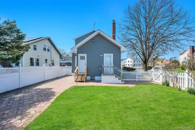 24 W Dover Street, Valley Stream, NY 11580