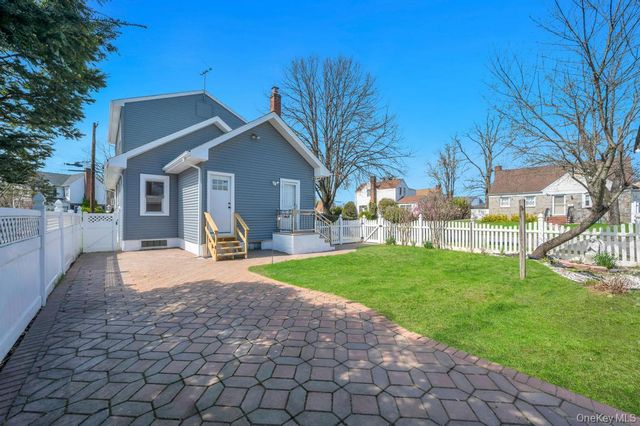 24 W Dover Street, Valley Stream, NY 11580