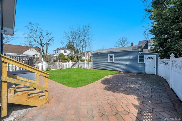 24 W Dover Street, Valley Stream, NY 11580