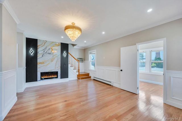 24 W Dover Street, Valley Stream, NY 11580