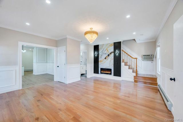 24 W Dover Street, Valley Stream, NY 11580
