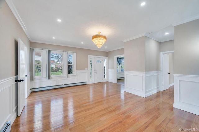 24 W Dover Street, Valley Stream, NY 11580