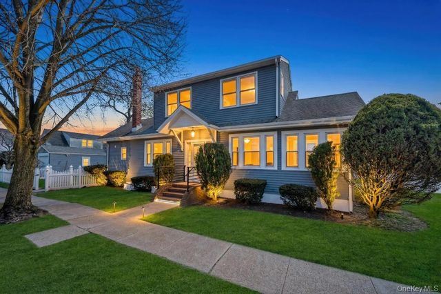 24 W Dover Street, Valley Stream, NY 11580
