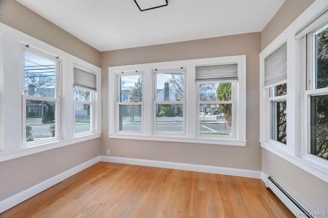 24 W Dover Street, Valley Stream, NY 11580
