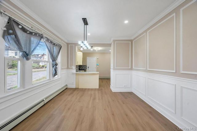 24 W Dover Street, Valley Stream, NY 11580