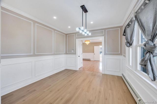 24 W Dover Street, Valley Stream, NY 11580