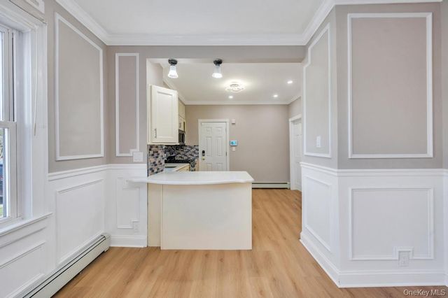 24 W Dover Street, Valley Stream, NY 11580